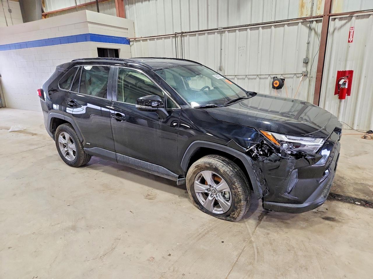2025 TOYOTA RAV4 photo 4