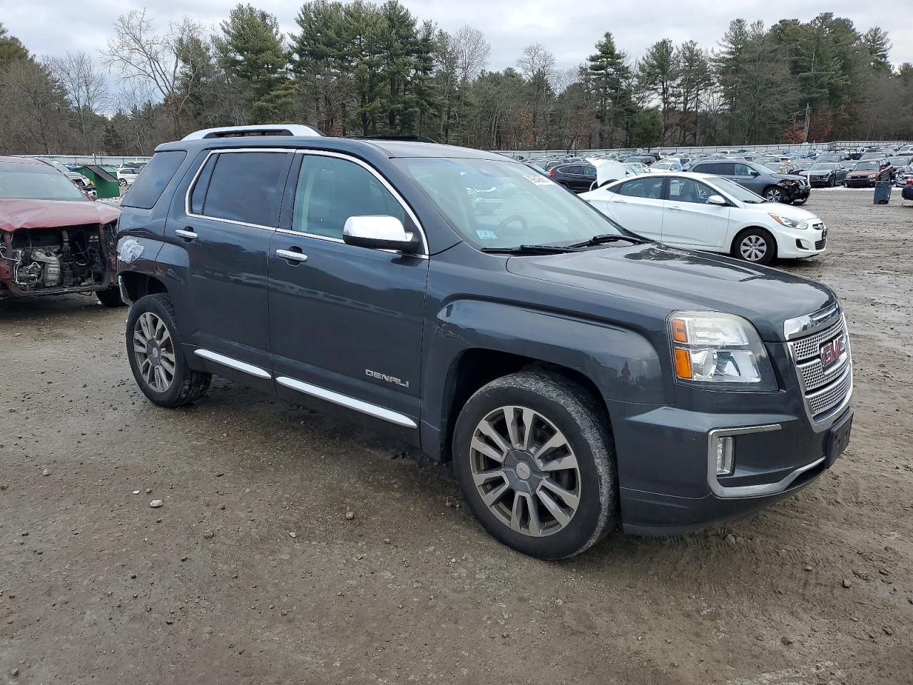 2017 GMC TERRAIN DENALI photo 4