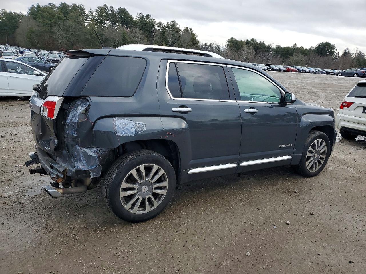 2017 GMC TERRAIN DENALI photo 3
