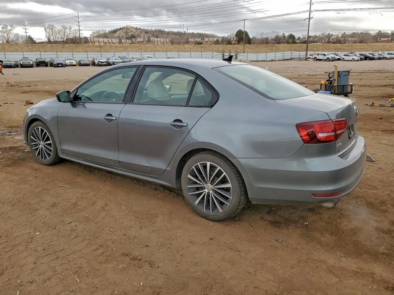 2017 VOLKSWAGEN JETTA SPORT photo 2