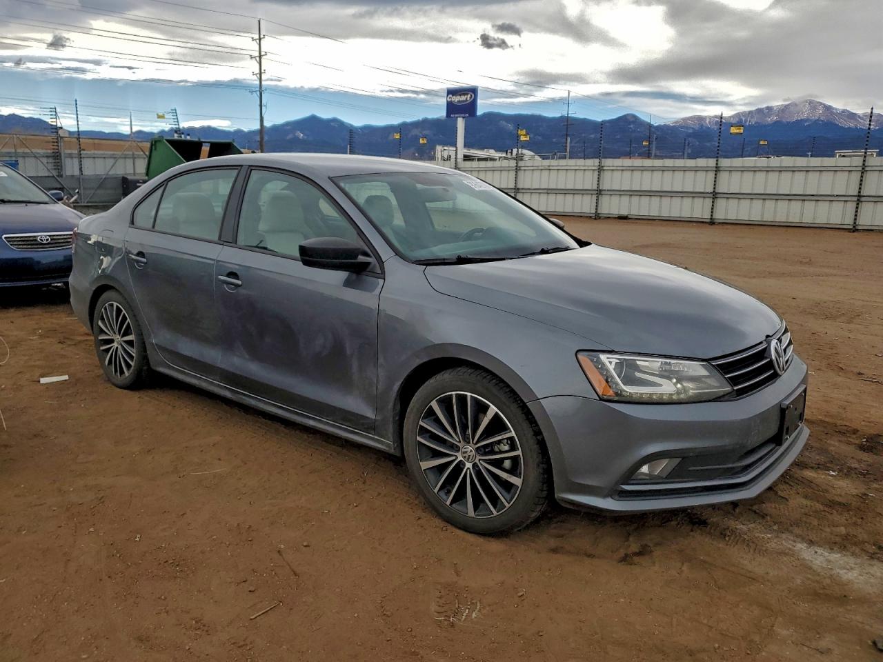 2017 VOLKSWAGEN JETTA SPORT photo 4