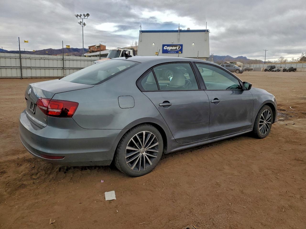 2017 VOLKSWAGEN JETTA SPORT photo 3