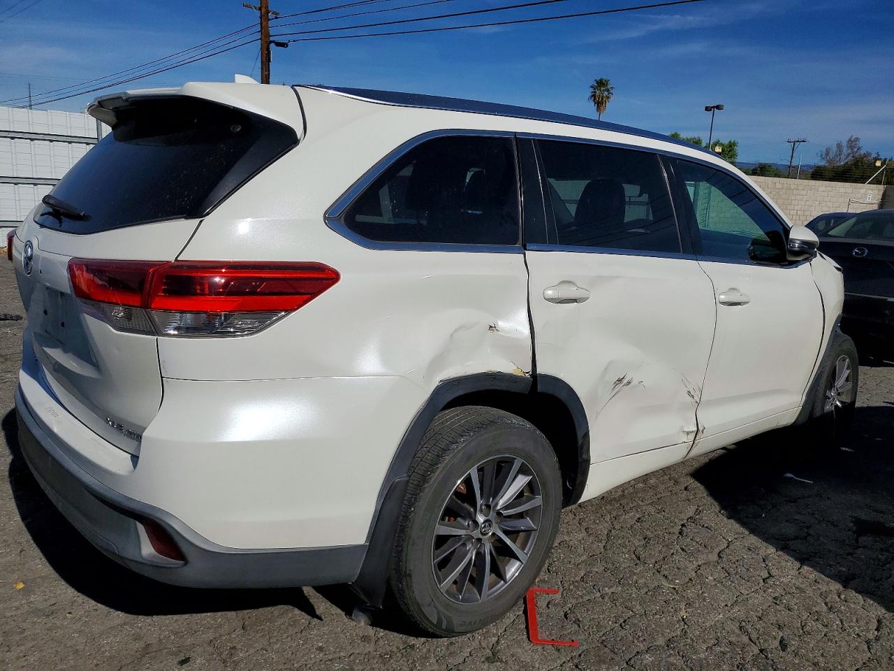 2018 TOYOTA HIGHLANDER photo 3