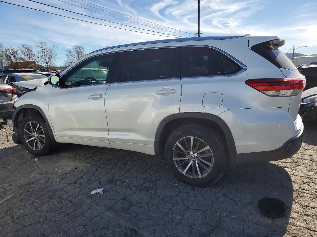 2018 TOYOTA HIGHLANDER photo 2