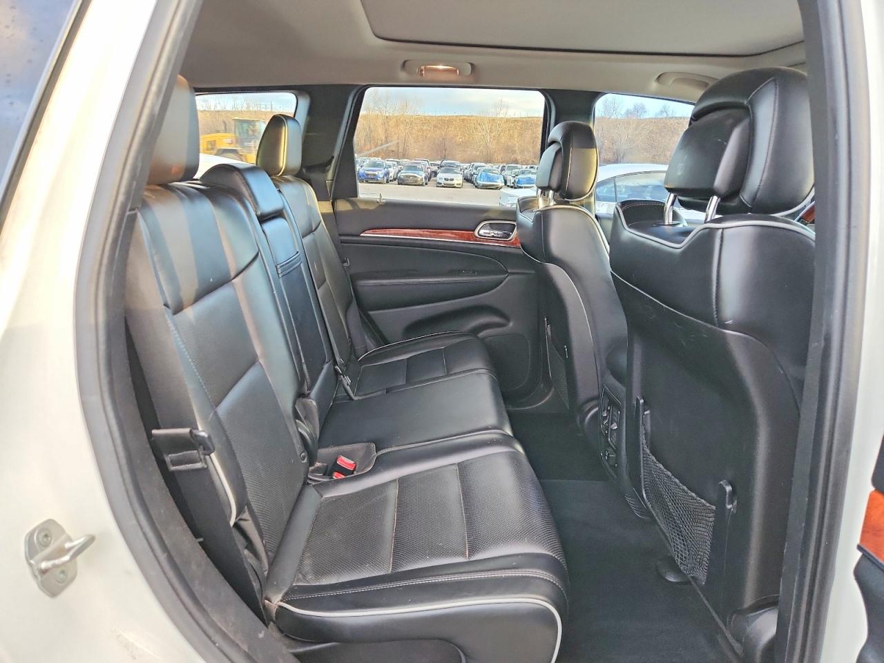 2011 JEEP GRAND CHEROKEE OVERLAND photo 11