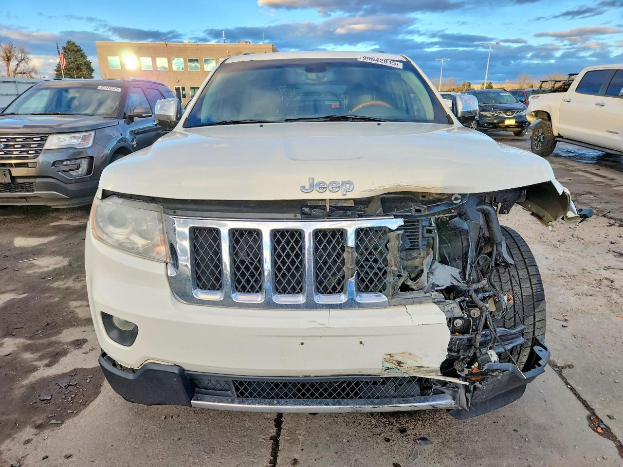 2011 JEEP GRAND CHEROKEE OVERLAND photo 5