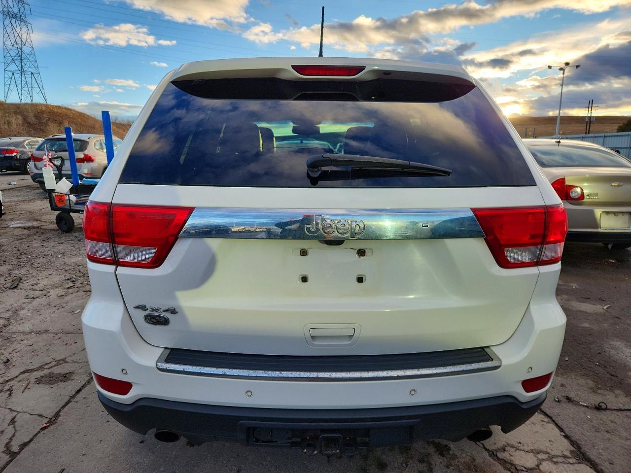 2011 JEEP GRAND CHEROKEE OVERLAND photo 6