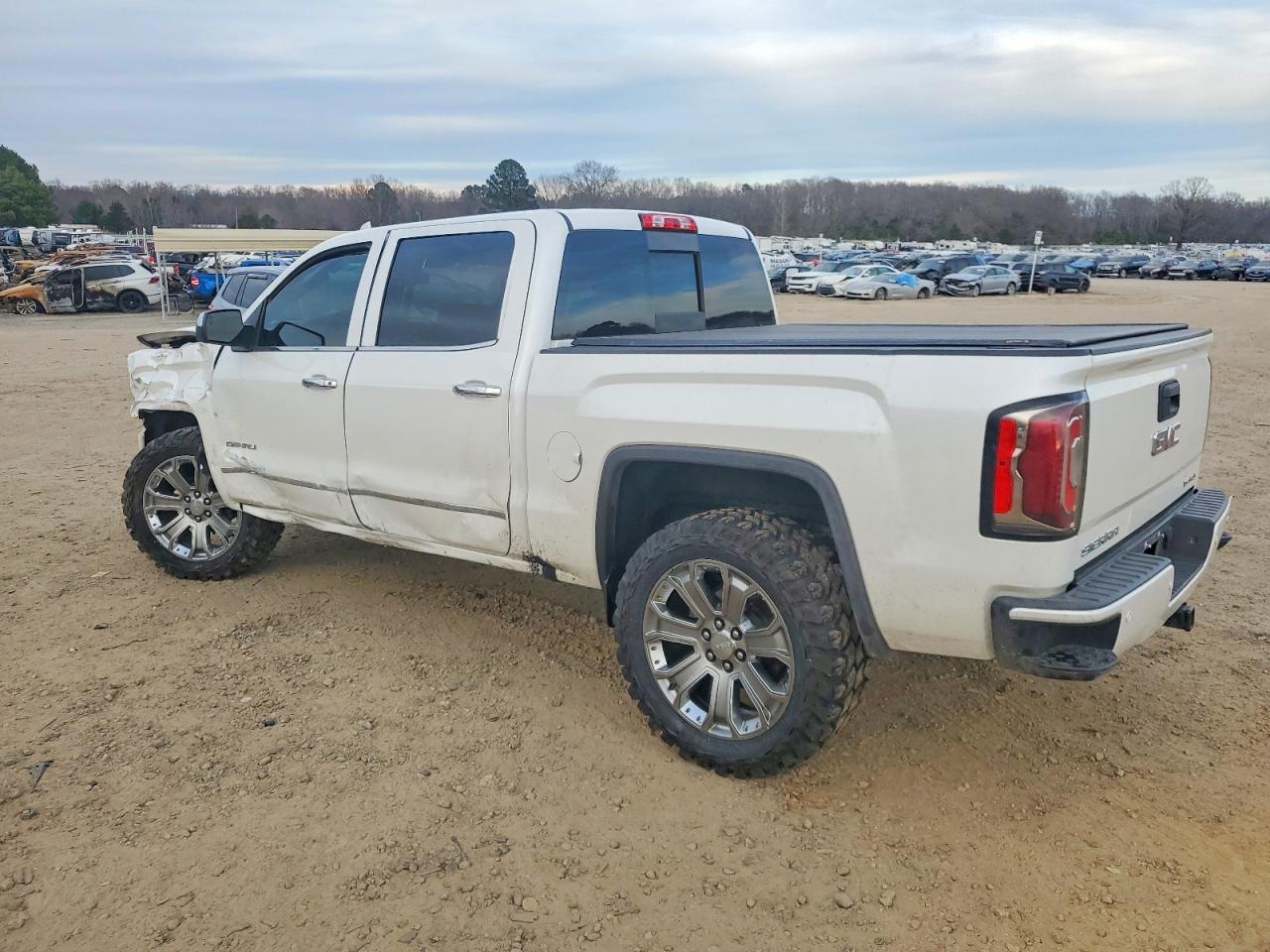 2017 GMC SIERRA K1500 DENALI photo 2