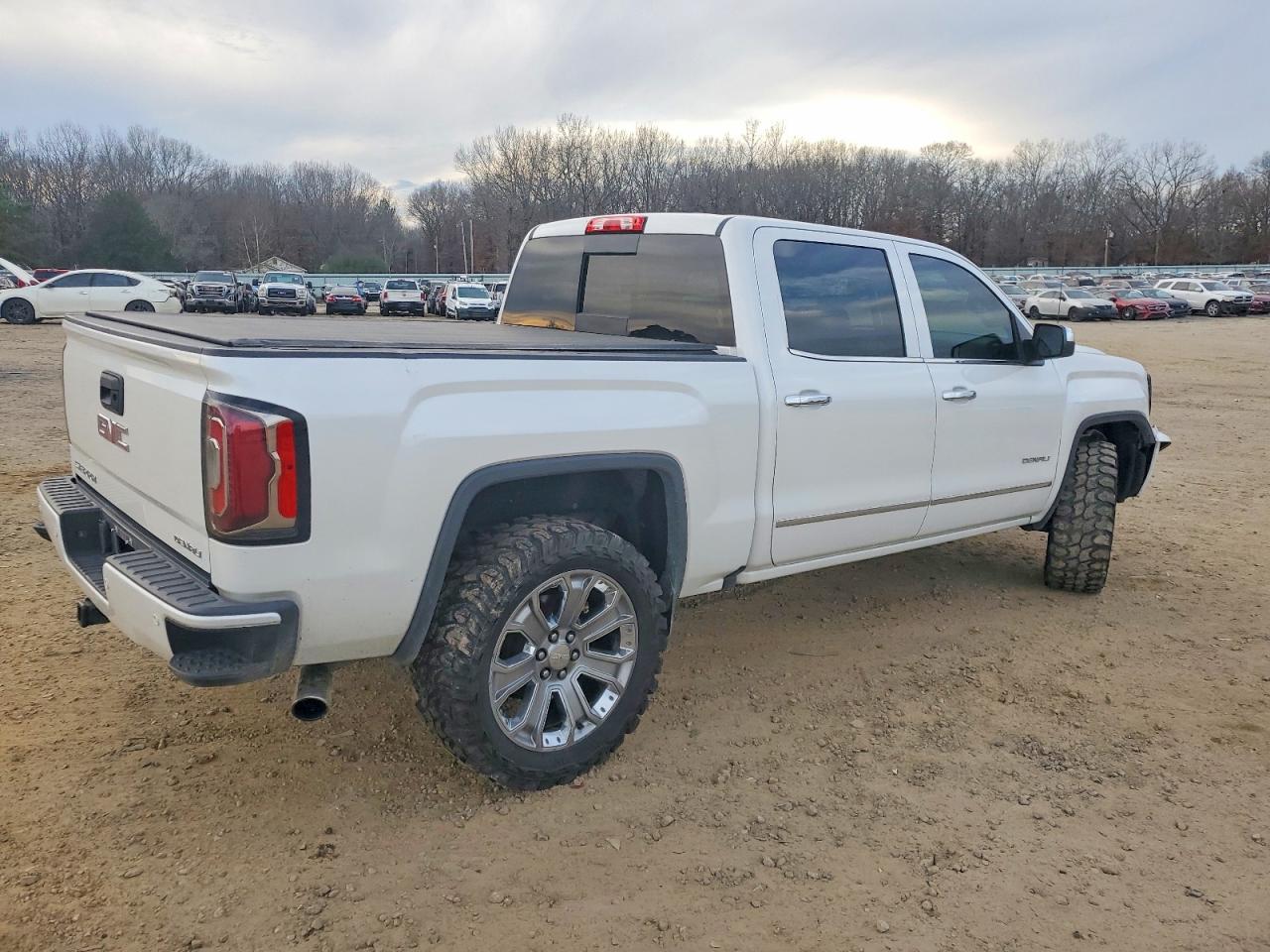 2017 GMC SIERRA K1500 DENALI photo 3