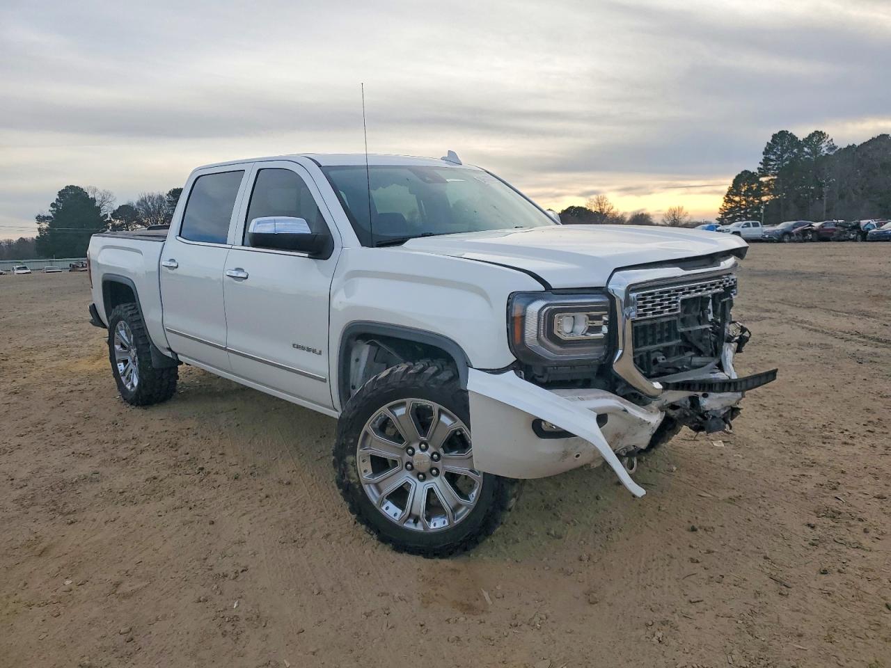 2017 GMC SIERRA K1500 DENALI photo 4