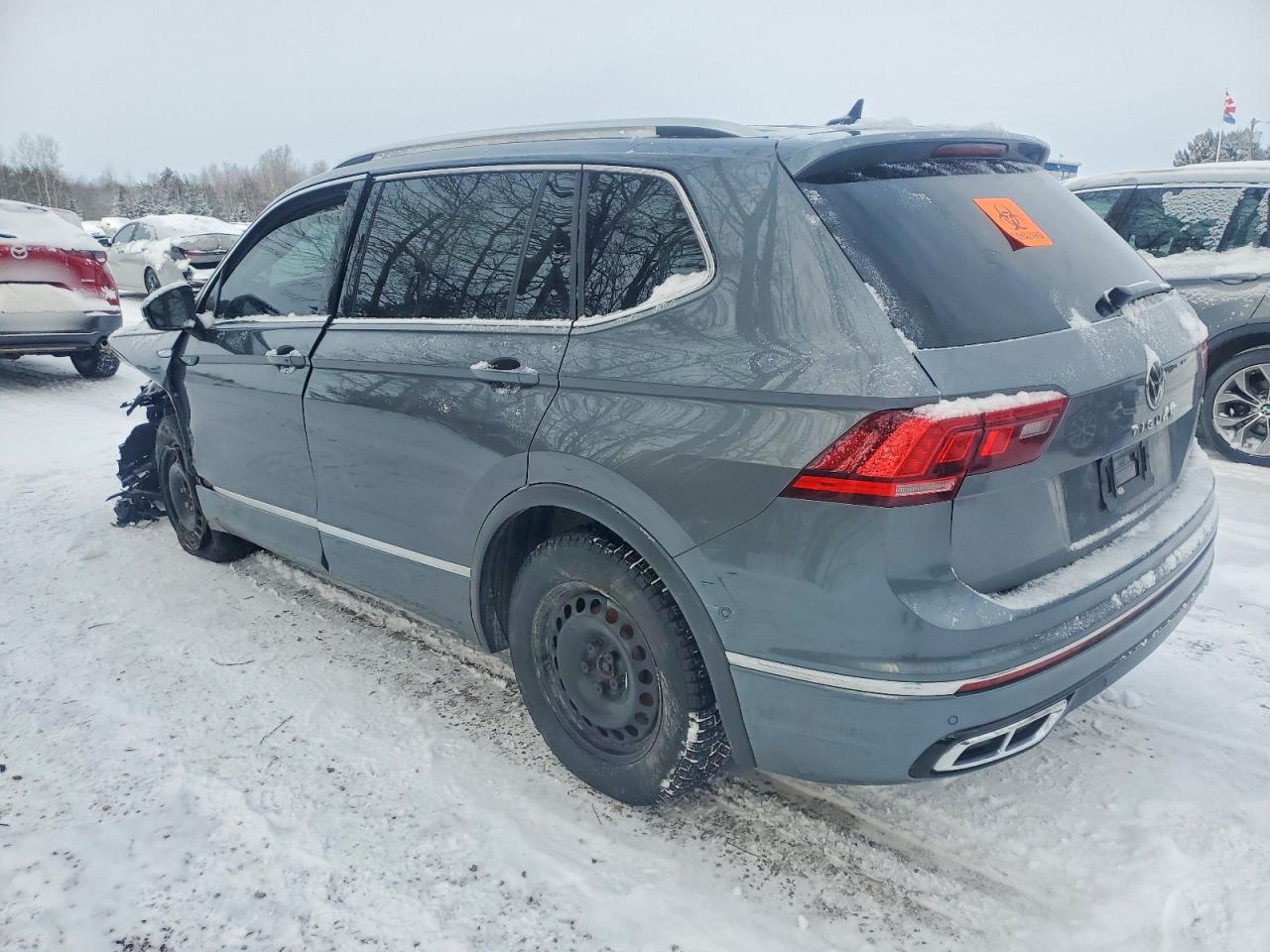 2024 VOLKSWAGEN TIGUAN SEL R-LINE BLACK photo 2