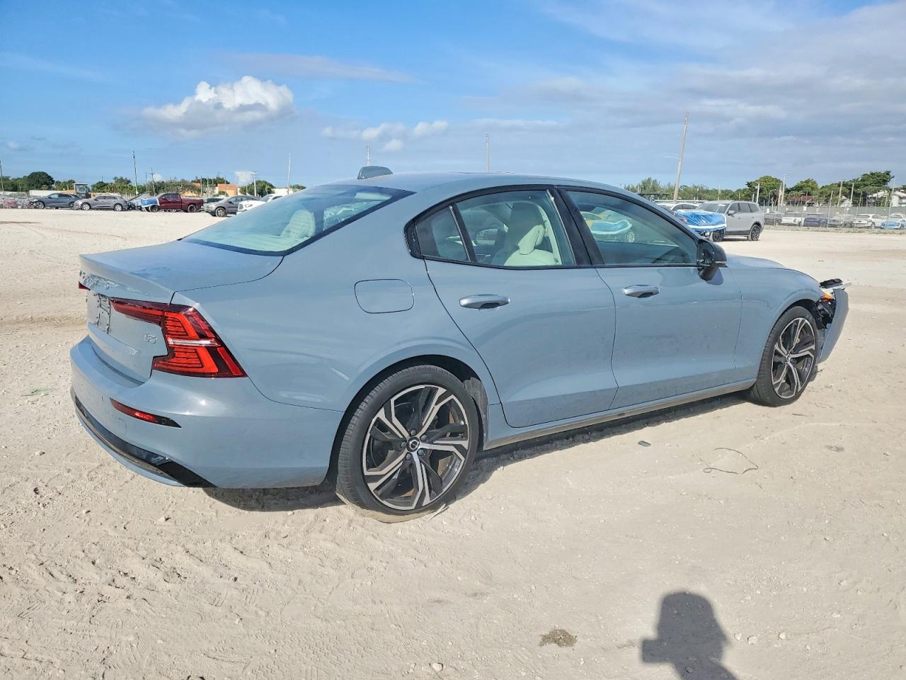 2024 VOLVO S60 CORE photo 3