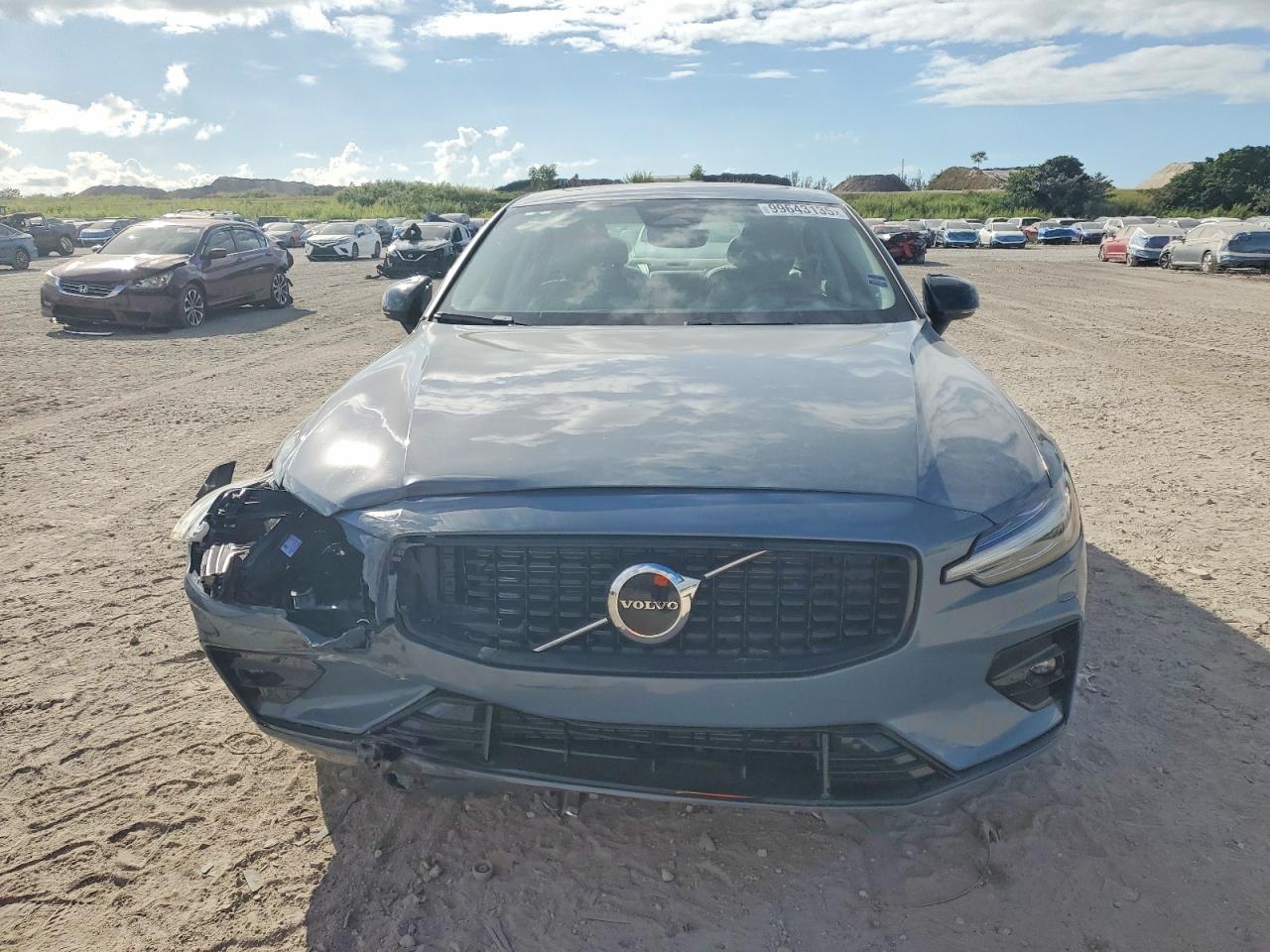2024 VOLVO S60 CORE photo 5