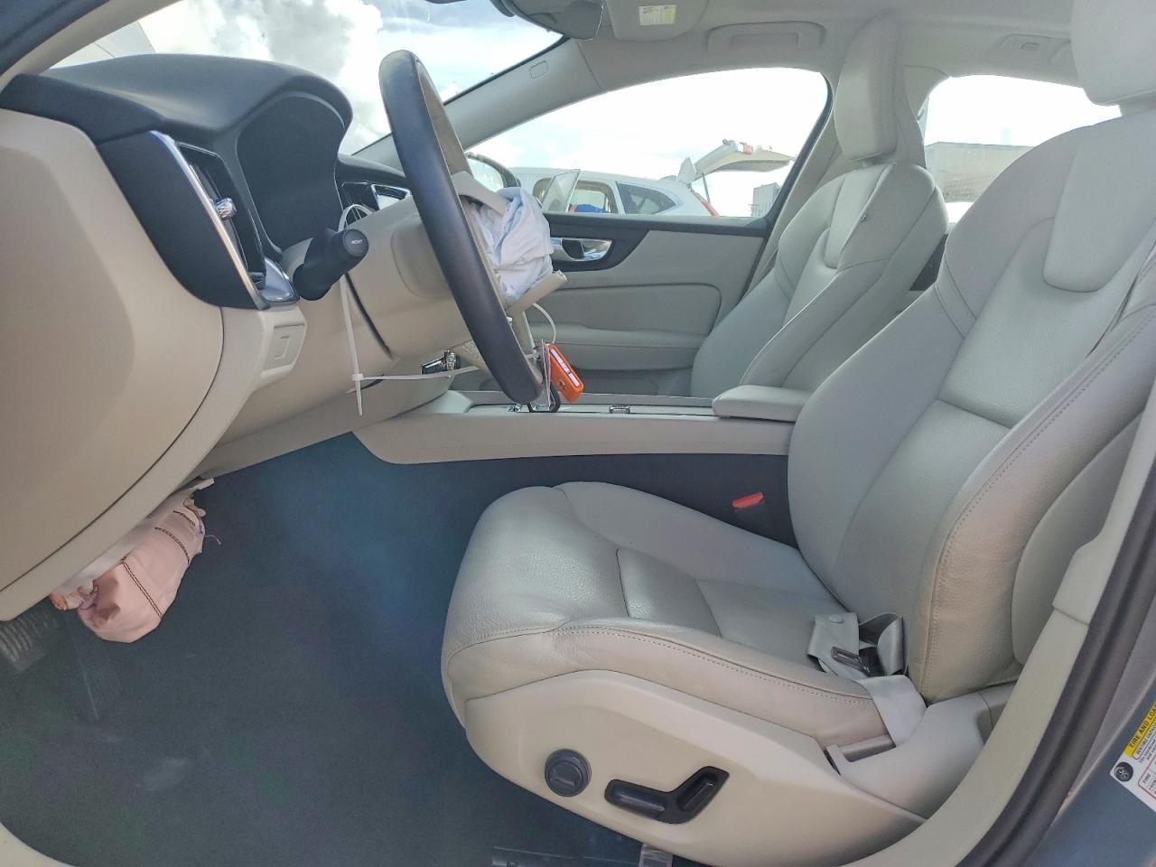 2024 VOLVO S60 CORE photo 7