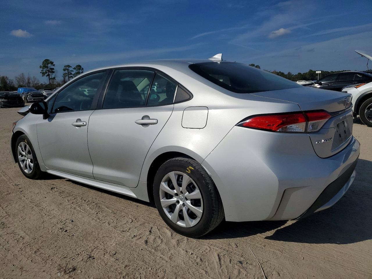 2021 TOYOTA COROLLA LE photo 2