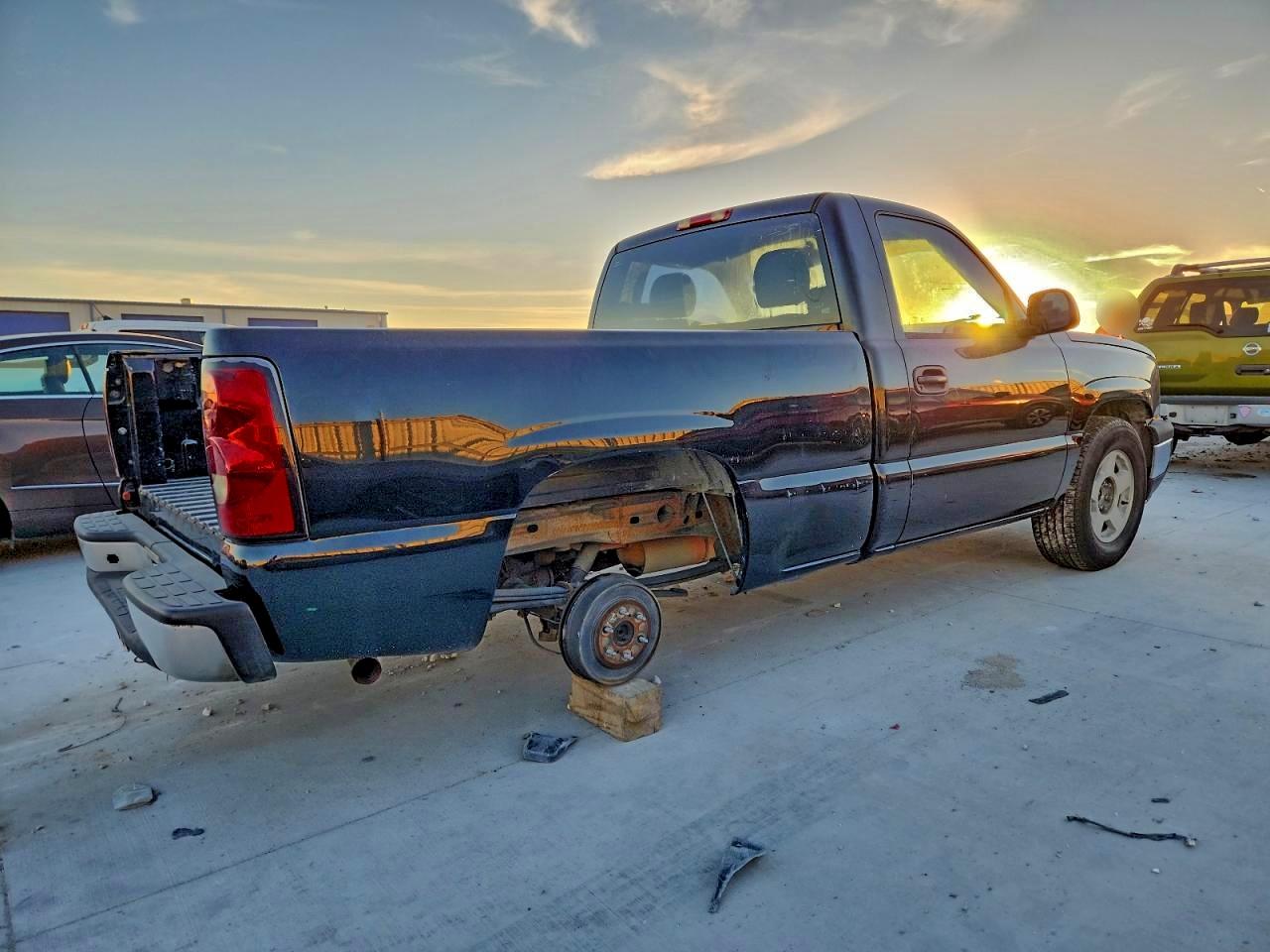 2007 CHEVROLET SILVERADO C1500 CLASSIC photo 3