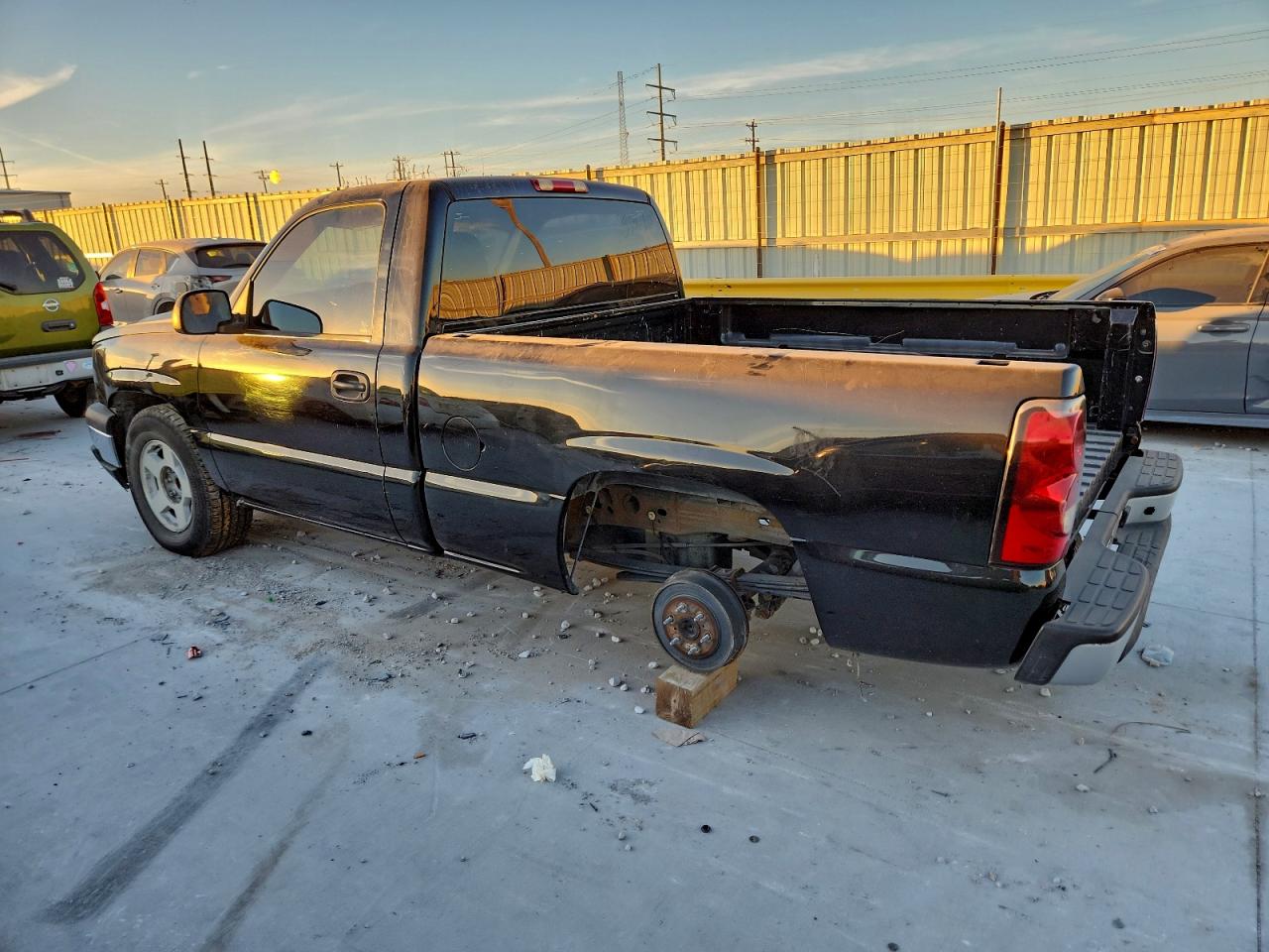 2007 CHEVROLET SILVERADO C1500 CLASSIC photo 2
