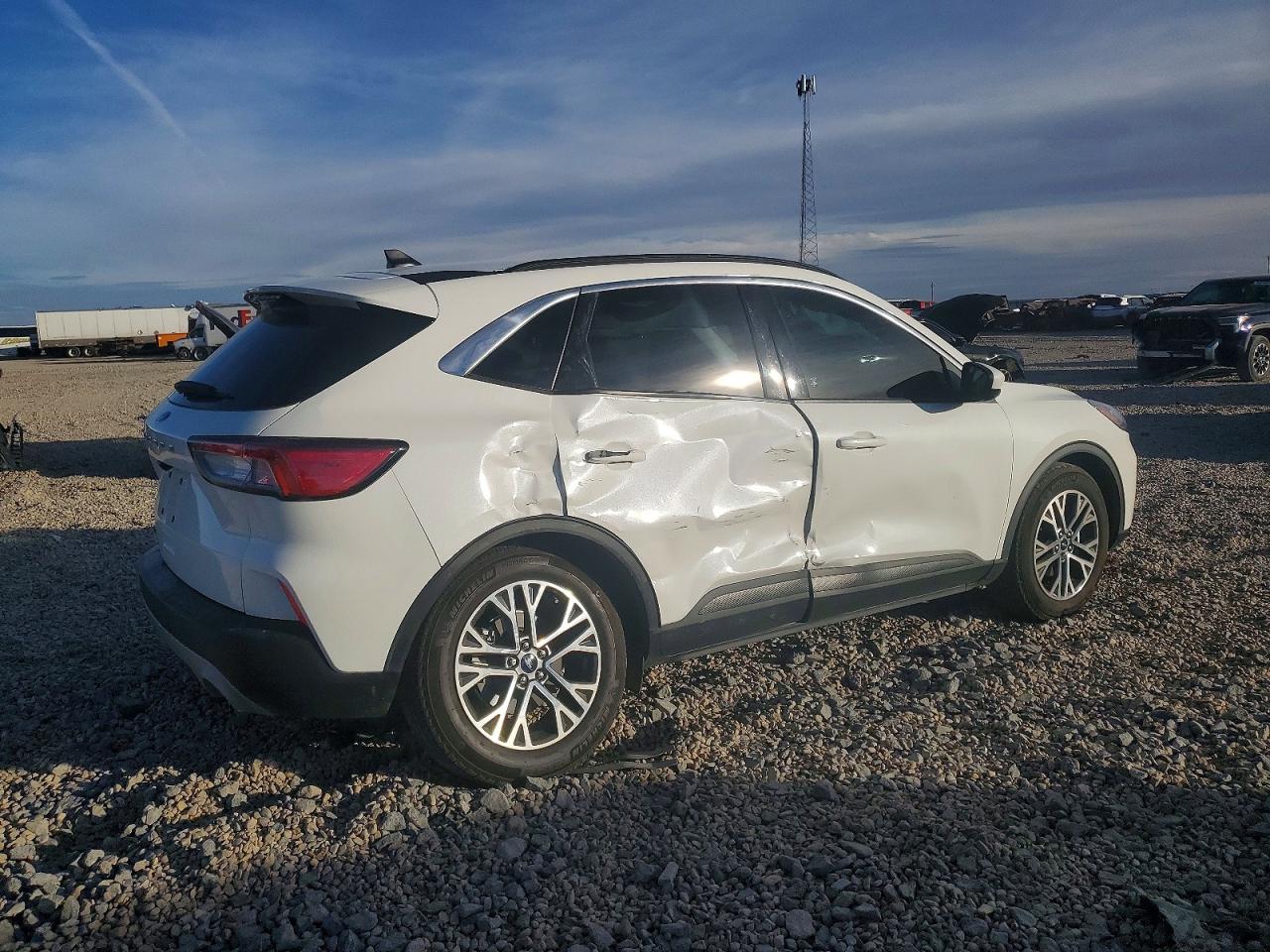 2022 FORD ESCAPE SEL photo 3