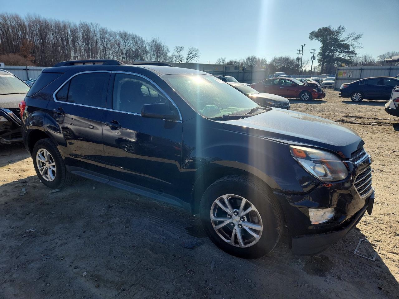 2017 CHEVROLET EQUINOX LT photo 4