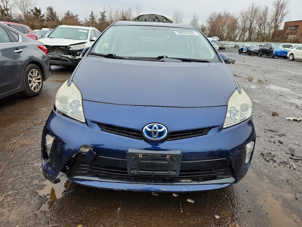 2015 TOYOTA PRIUS photo 5