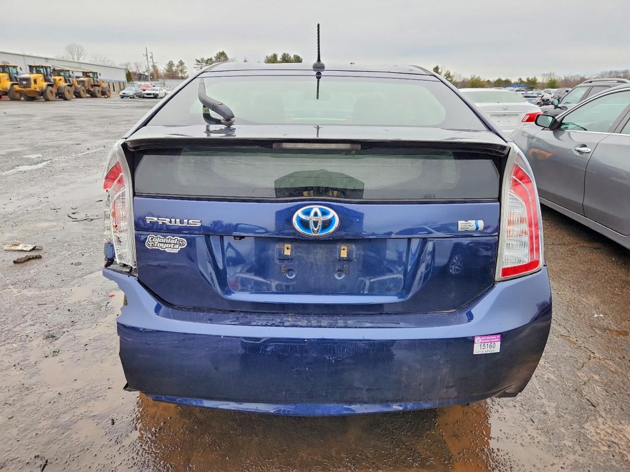 2015 TOYOTA PRIUS photo 6