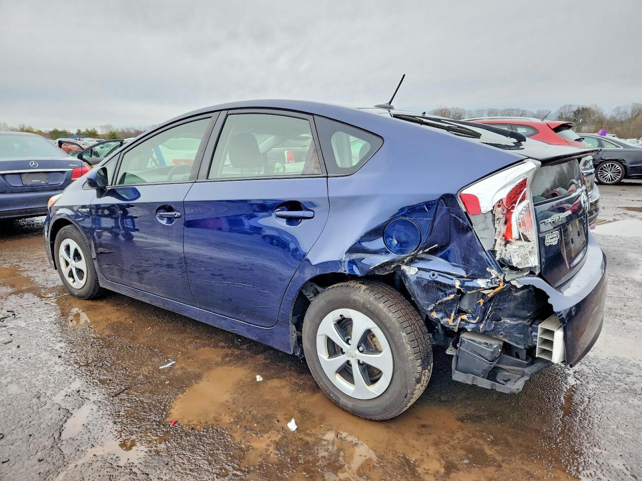 2015 TOYOTA PRIUS photo 2