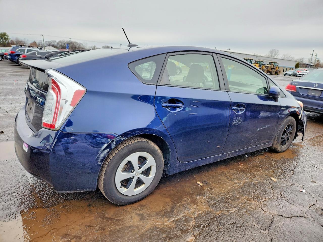 2015 TOYOTA PRIUS photo 3