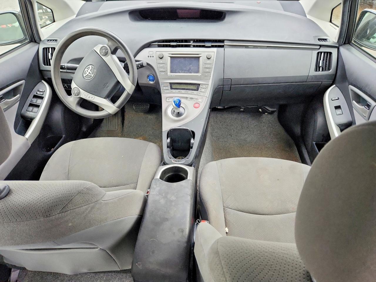 2015 TOYOTA PRIUS photo 8