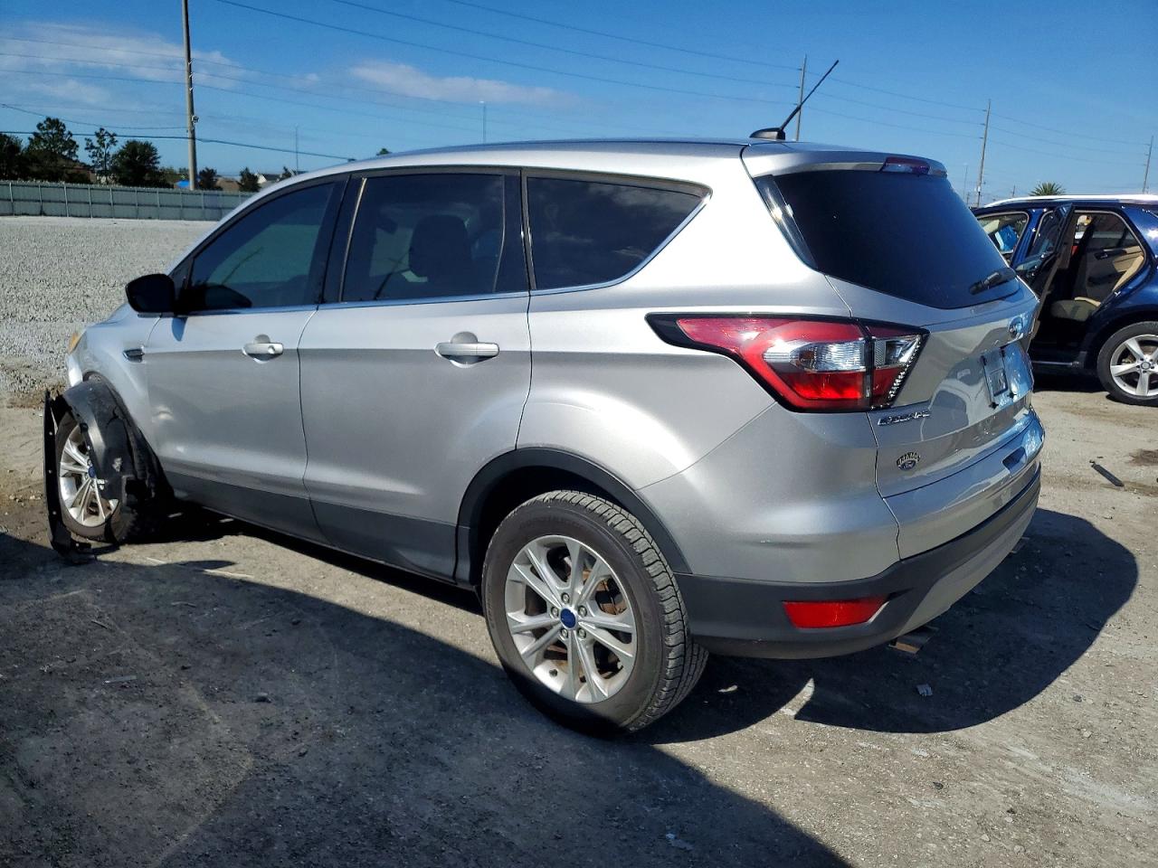 2017 FORD ESCAPE SE photo 2