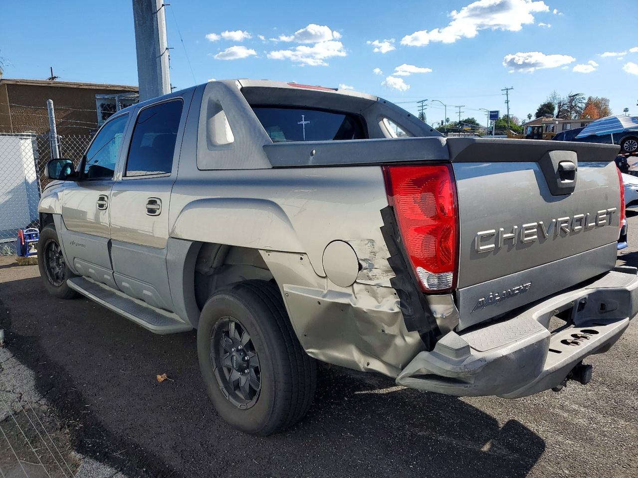 2002 CHEVROLET AVALANCHE K1500 photo 2