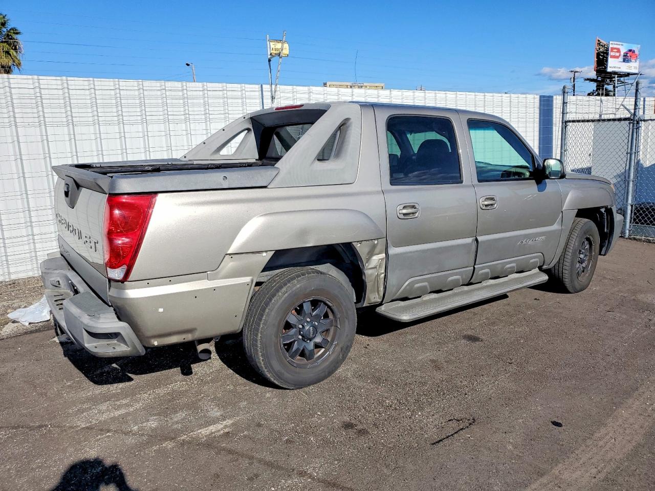 2002 CHEVROLET AVALANCHE K1500 photo 3