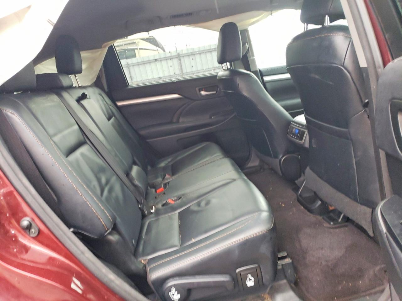 2016 TOYOTA HIGHLANDER XLE photo 11