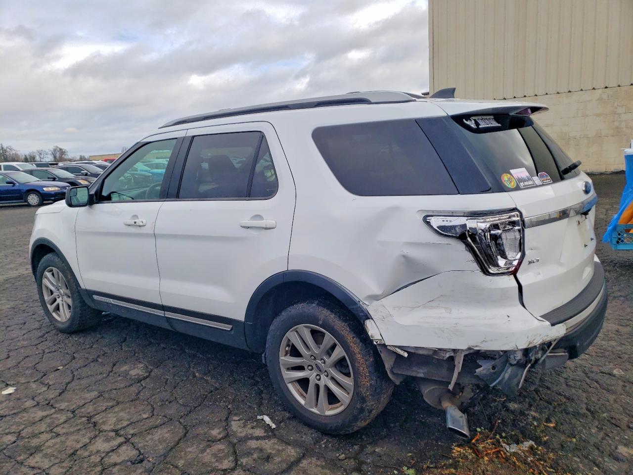 2018 FORD EXPLORER XLT photo 2