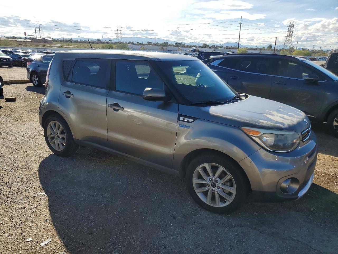 2017 KIA SOUL + photo 4
