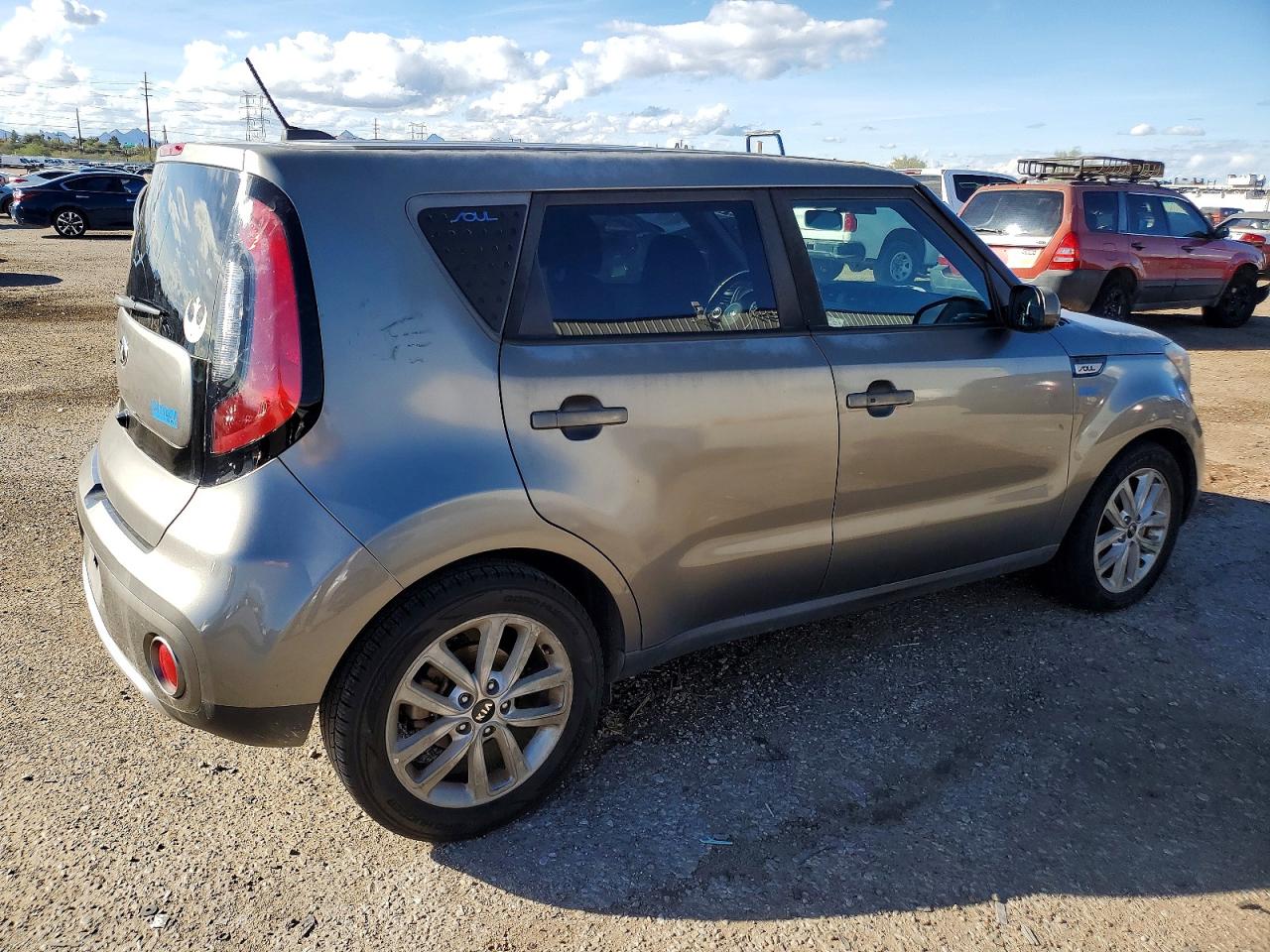 2017 KIA SOUL + photo 3