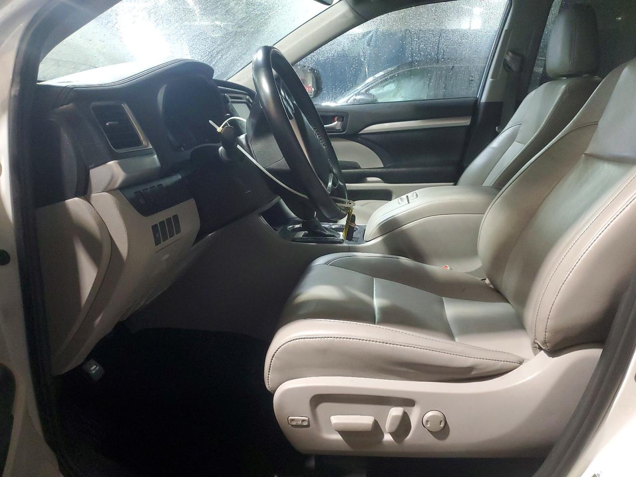 2019 TOYOTA HIGHLANDER SE photo 7