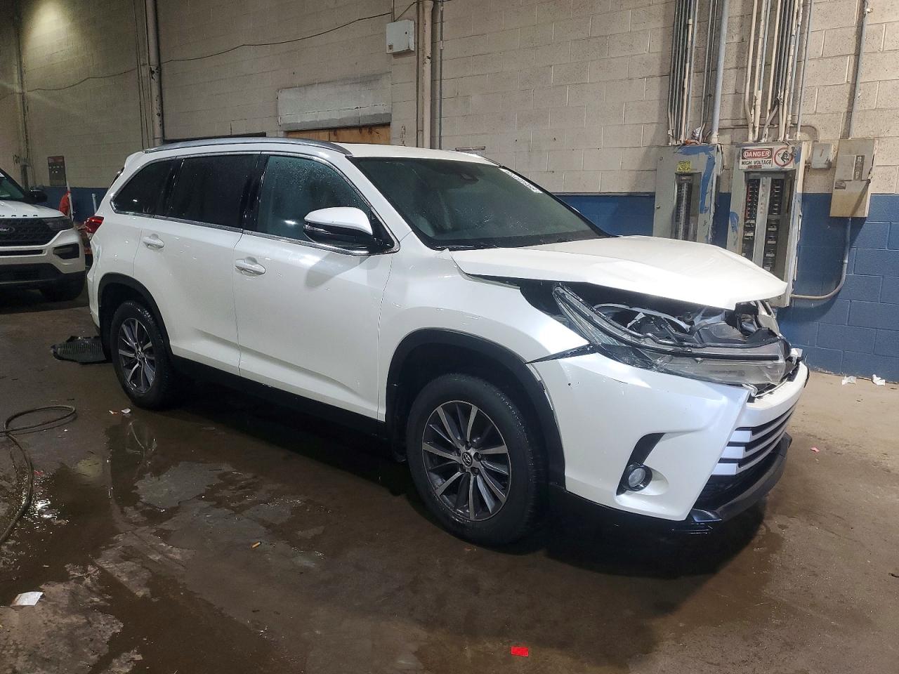 2019 TOYOTA HIGHLANDER SE photo 4
