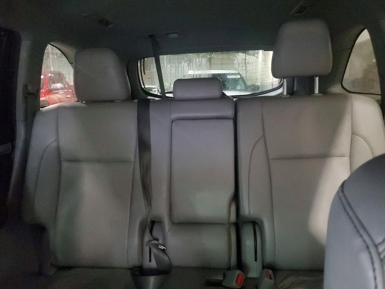2019 TOYOTA HIGHLANDER SE photo 10