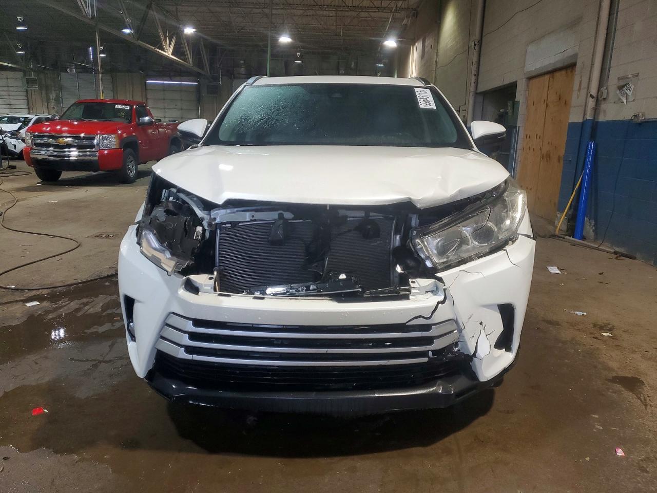 2019 TOYOTA HIGHLANDER SE photo 5
