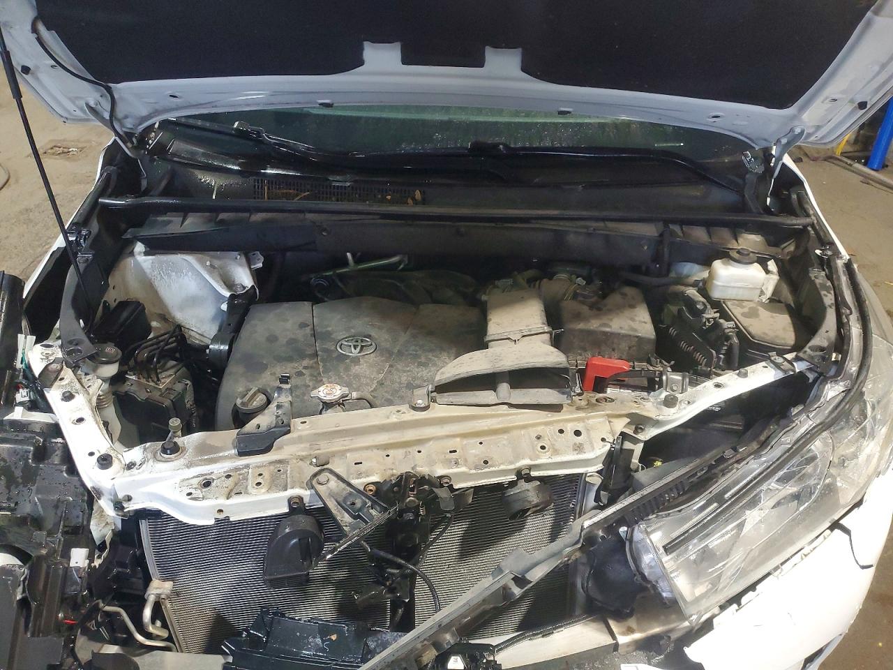 2019 TOYOTA HIGHLANDER SE photo 12