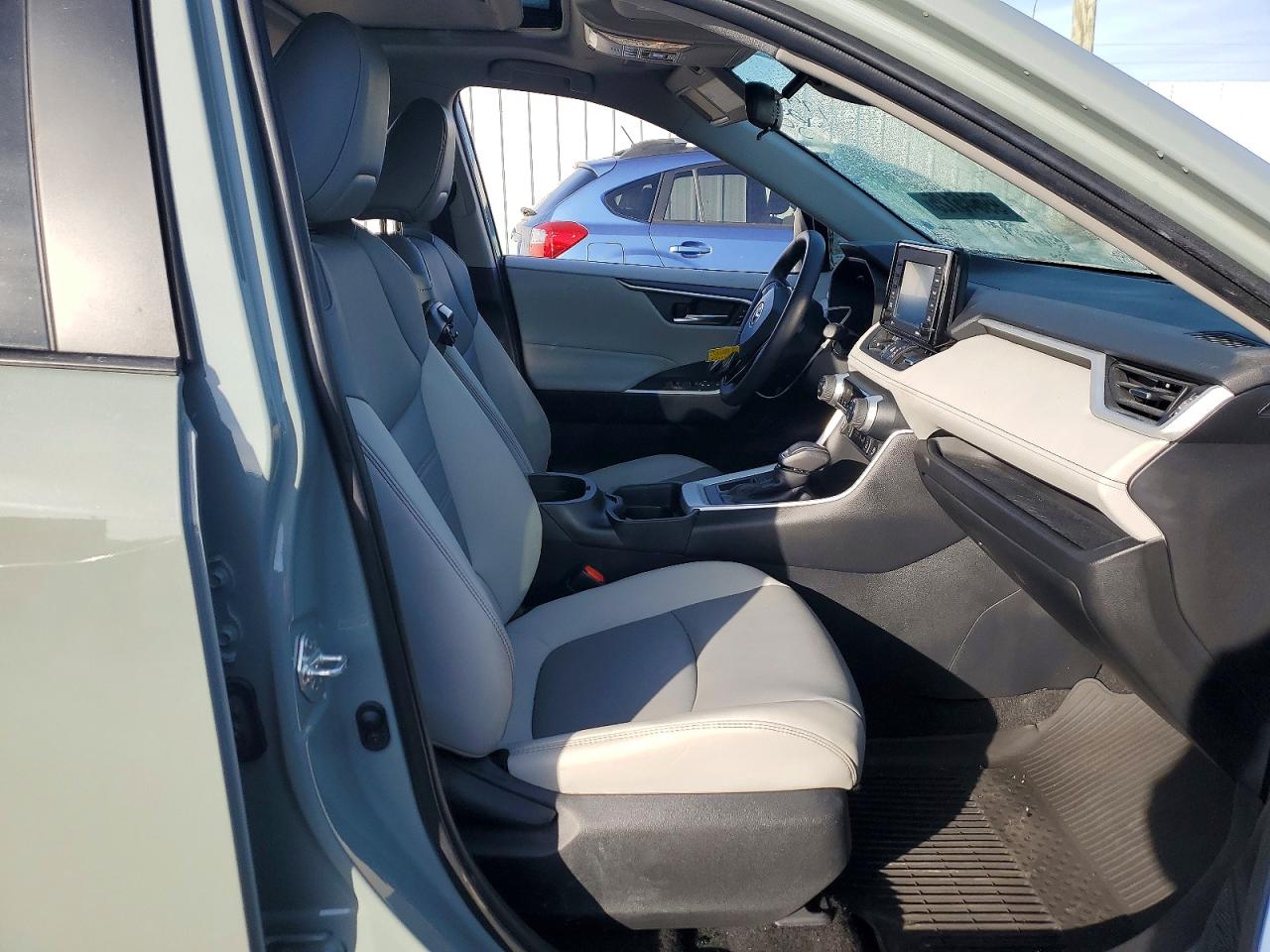 2021 TOYOTA RAV4 XLE PREMIUM photo 7