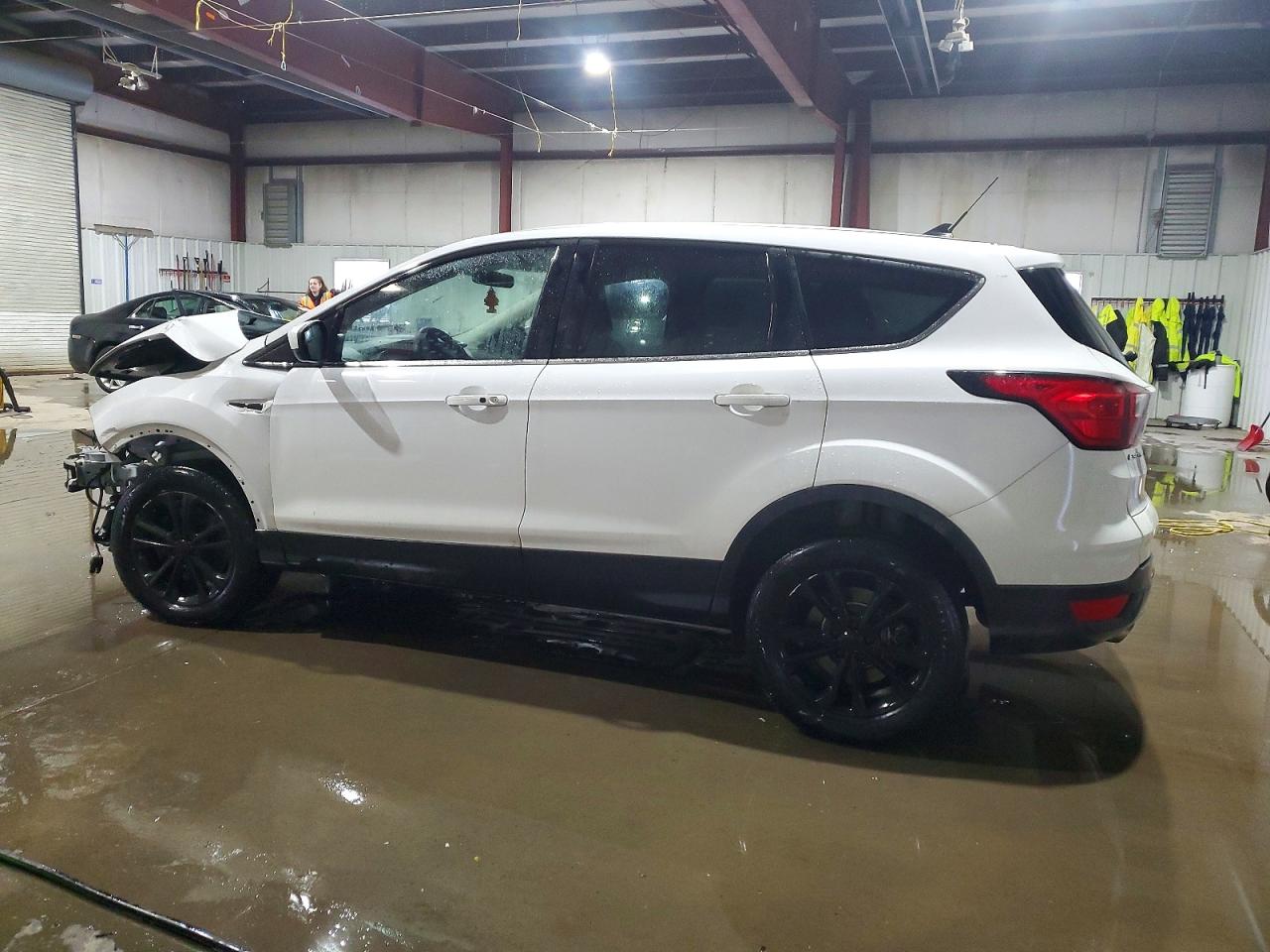 2019 FORD ESCAPE SE photo 2