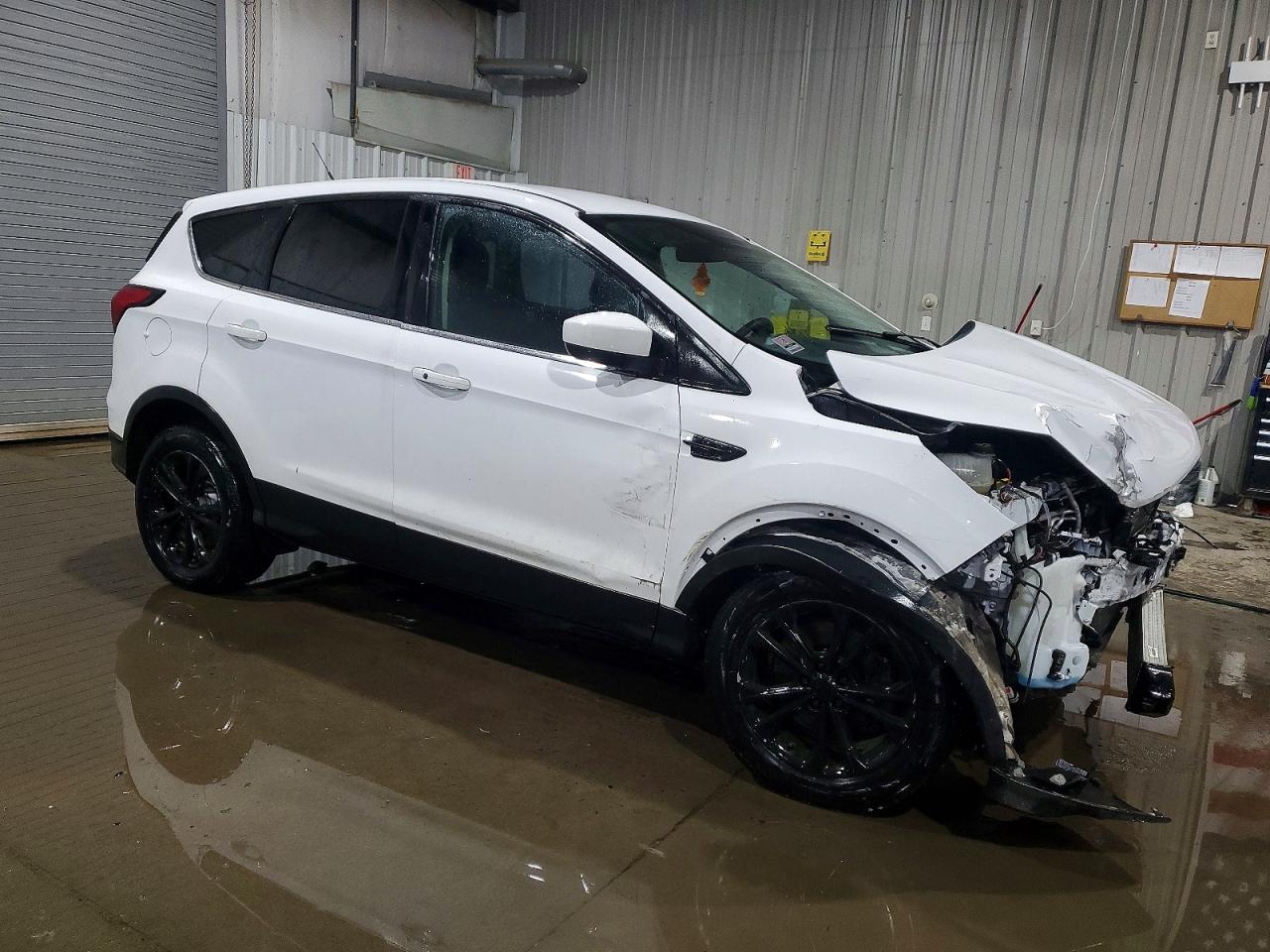 2019 FORD ESCAPE SE photo 4