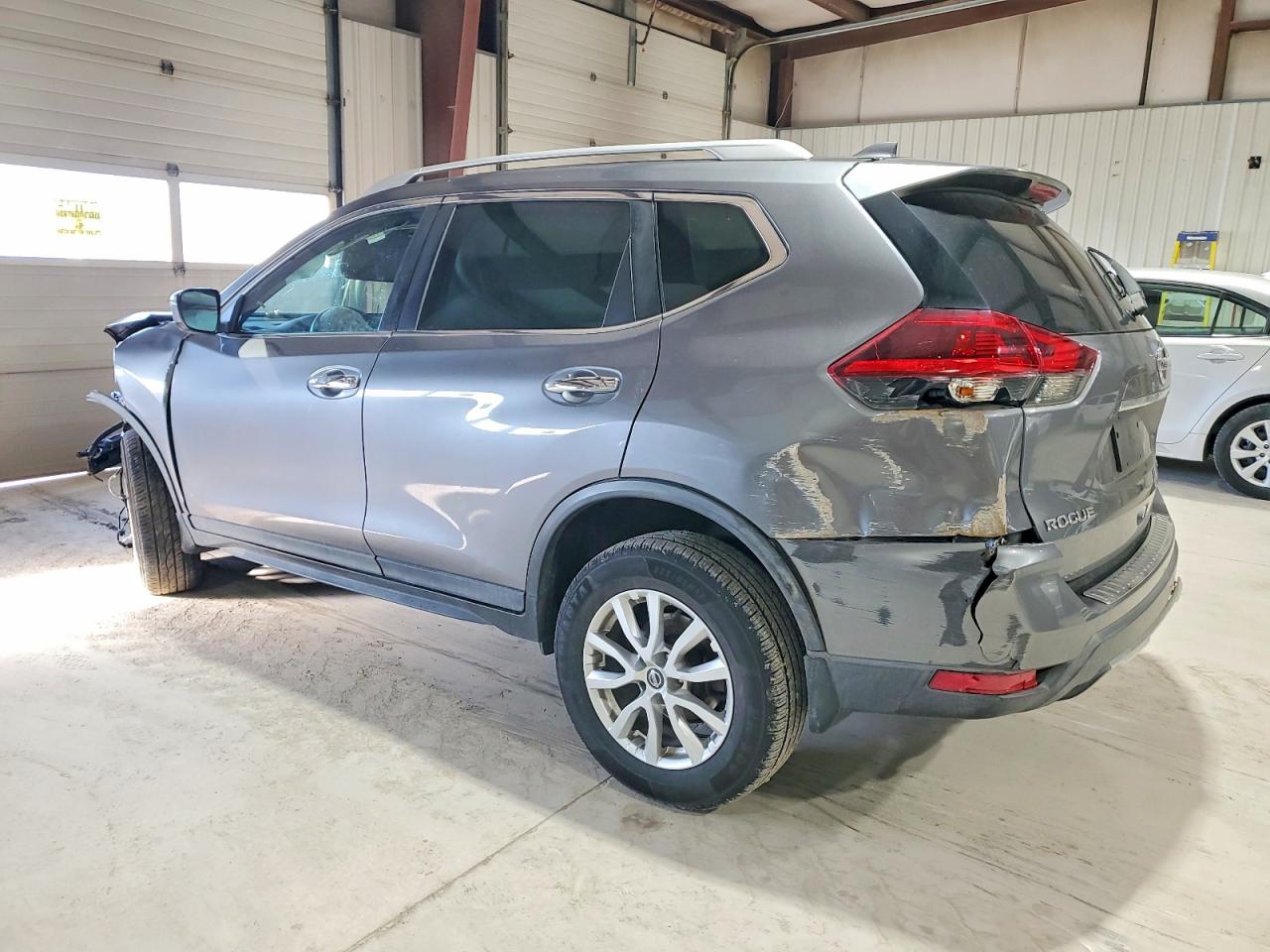 2018 NISSAN ROGUE photo 2