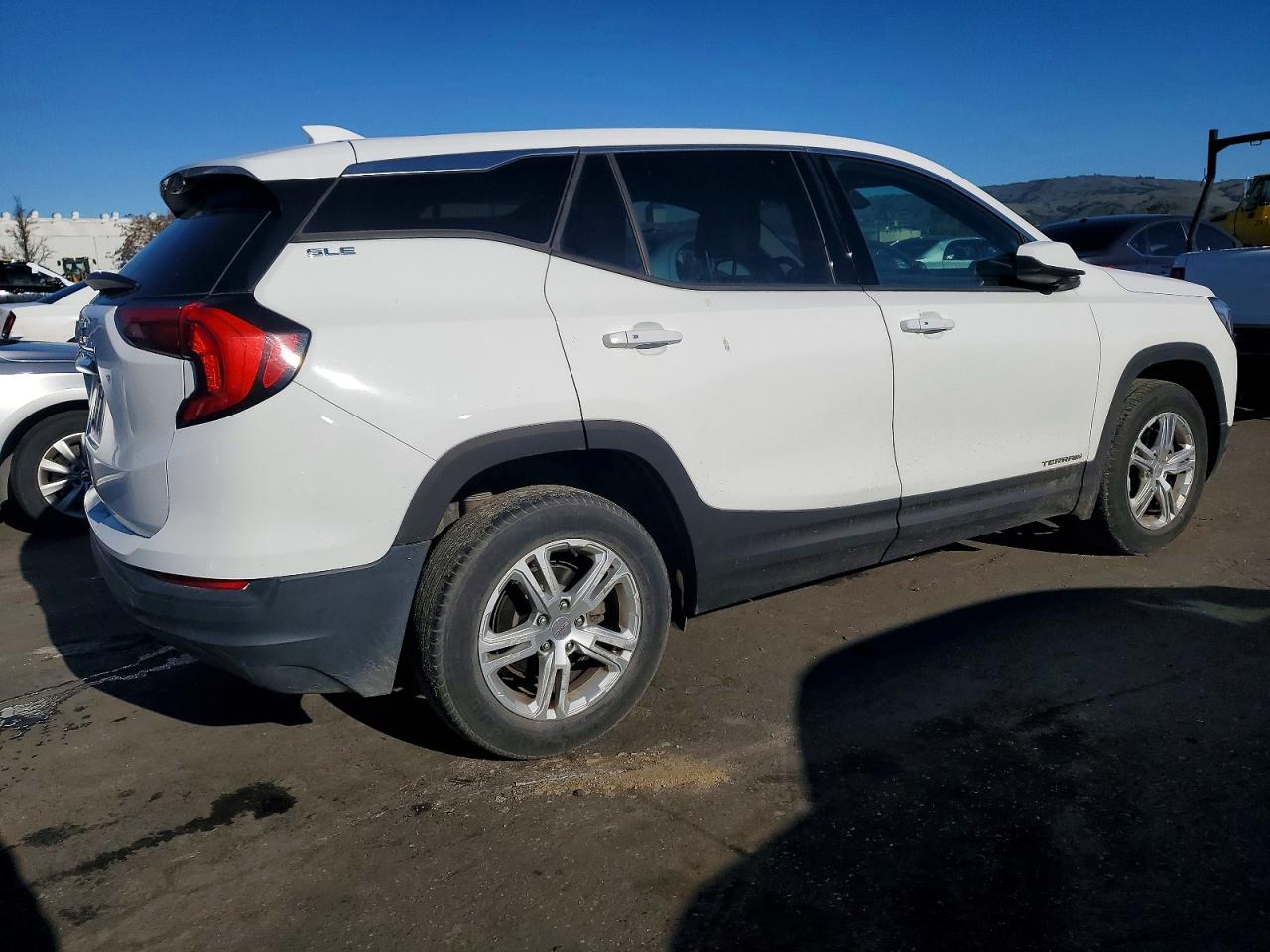 2018 GMC TERRAIN SLE photo 3