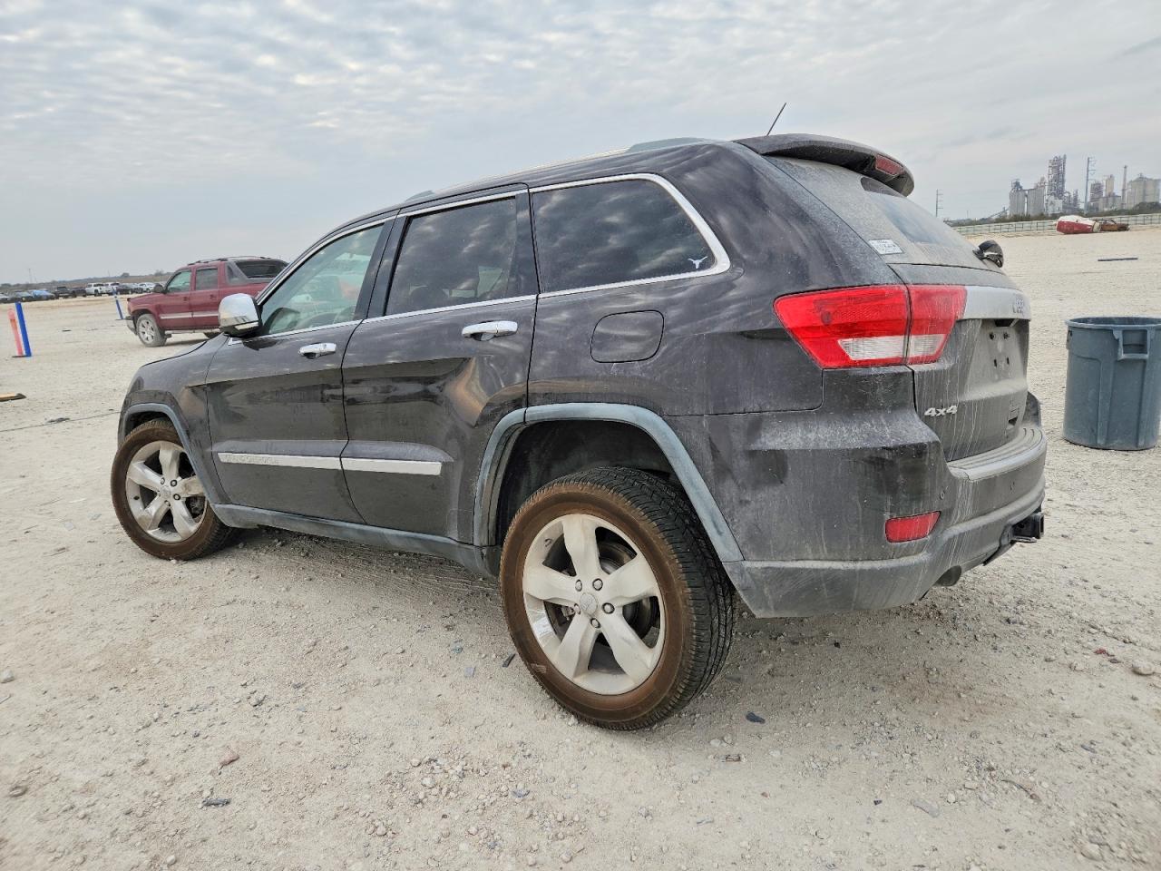 2012 JEEP GRAND CHEROKEE OVERLAND photo 2