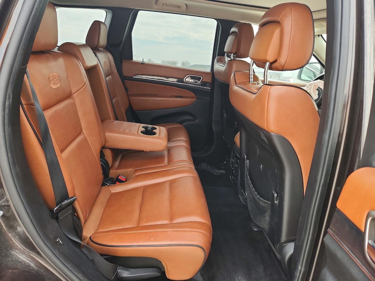 2012 JEEP GRAND CHEROKEE OVERLAND photo 11