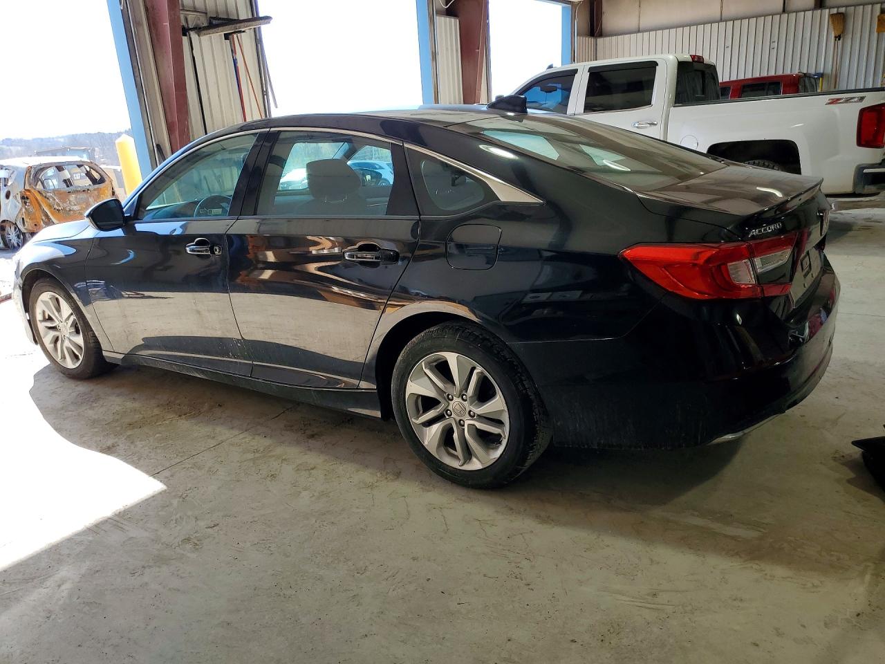 2018 HONDA ACCORD LX photo 2