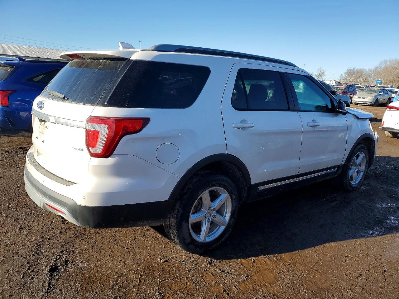 2016 FORD EXPLORER XLT photo 3