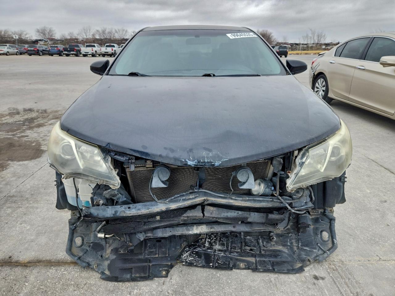 2013 TOYOTA CAMRY L photo 5